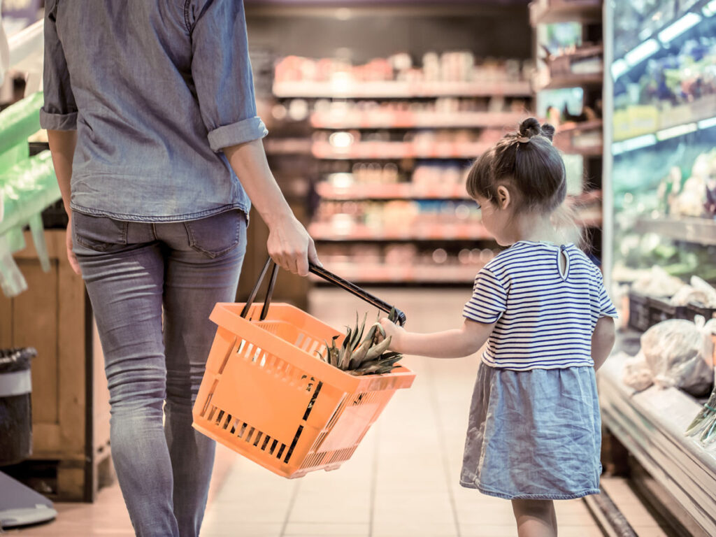 picture of parent and child in shop